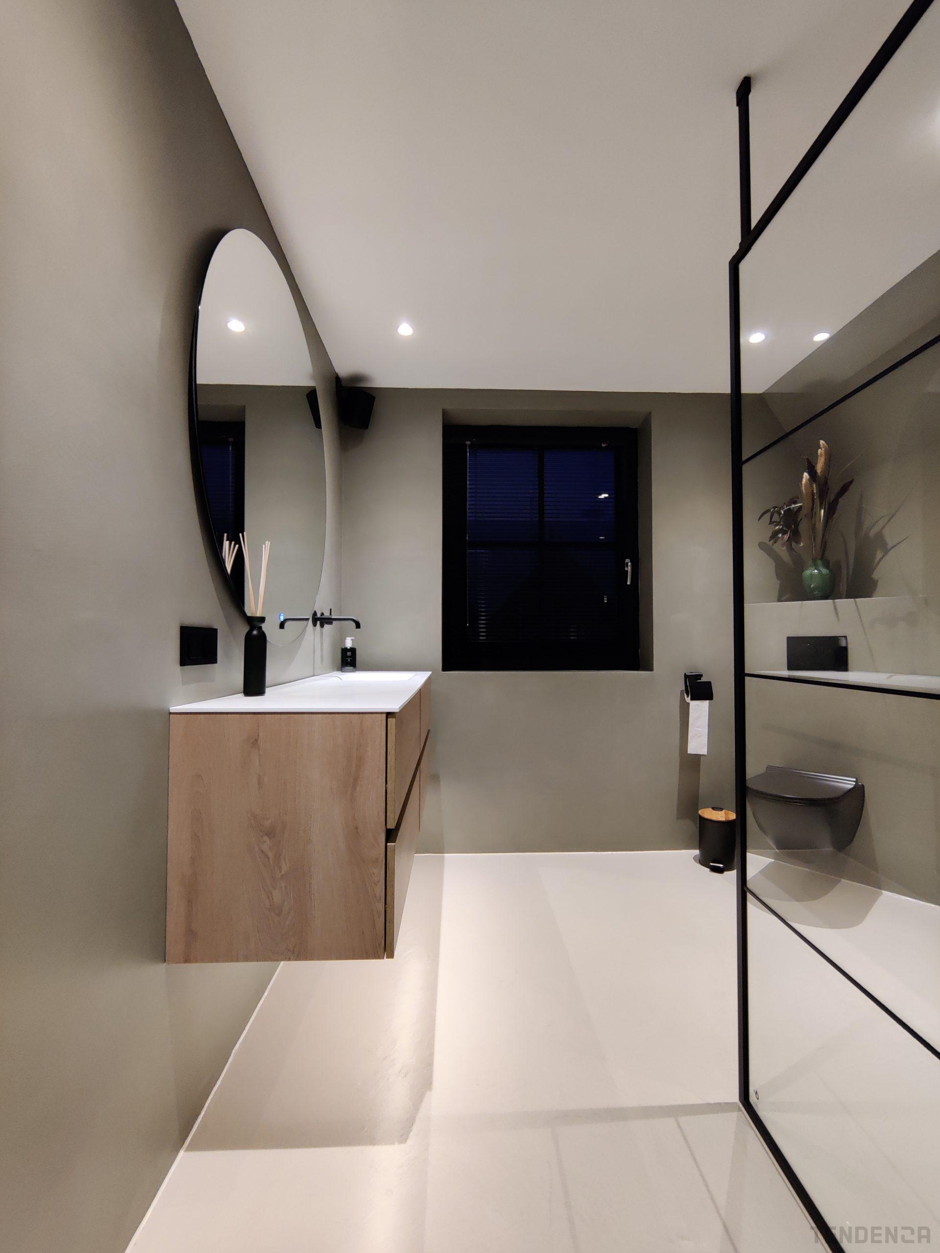 G Afgeschaft Onrustig Karakteristieke woning in Volendam voorzien van Microcement badkamer -  Tendenza Design